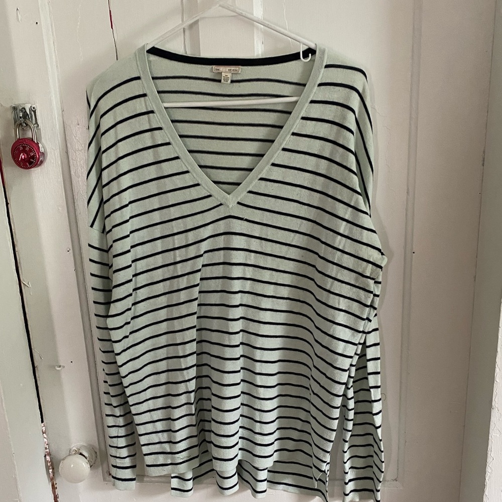Medium. Mint + Navy v neck sweater. GAP.